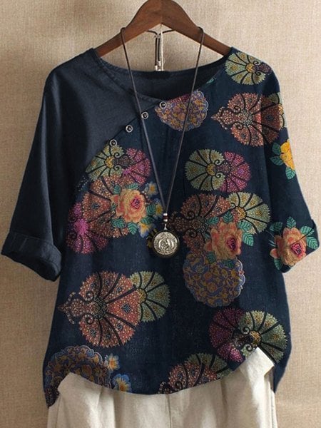 Loose-fitting blouse with floral sleeve